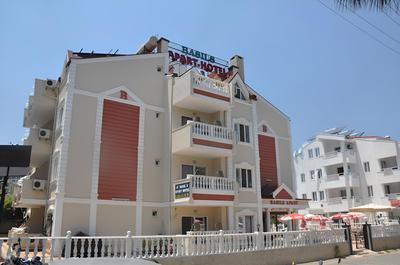 Basil's Apart Hotel