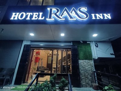 Hotel Raas Inn