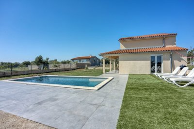 Cozy Holiday Home With Pool