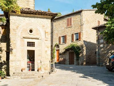Villa in Cortona With Pool