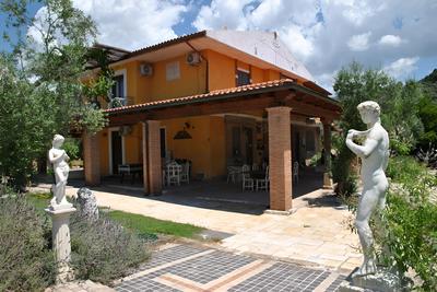 Meridiana Holiday House With Shared Swimming Pool