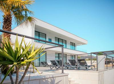Sunset Serenity Villa With Pool, Gym and Sauna