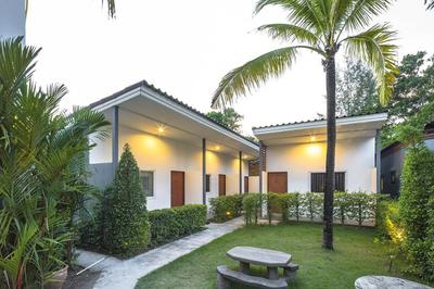 Modern Resort at Naiyang