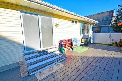 Twin Tree Road 511 3 Bedroom Home by RedAwning