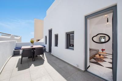 Stunning Villa, Private hot tub in Thera Santorini