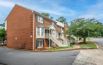 Five Points Dawg Crib On Campus