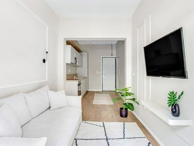 Sanders New Town - Charming 1-bdr Apt w Balcony