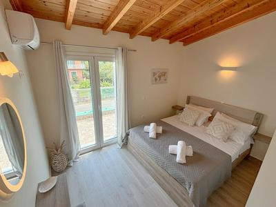 Magellanos Mint House- Kinopiastes