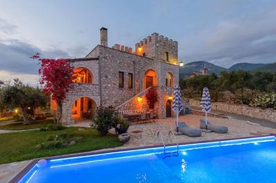 Majestic Chateau - Spectacular Seascapes & Pool