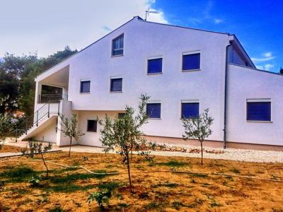 Nice Apartment With Roofed Terrace, Near the Sea