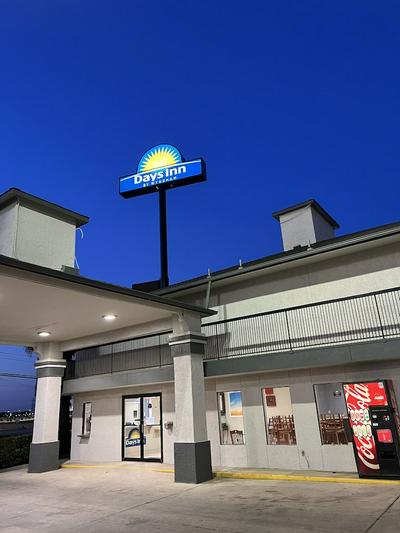 Days Inn by Wyndham San Antonio Morgan's Wonderland / IH-35 N