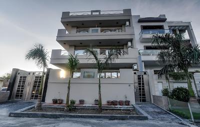 OYO 18254 Glorious Stayz