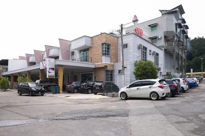 Super OYO 89930 Golden Guest House