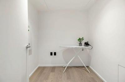 Chic Urban Stylish Condo in Downtown V