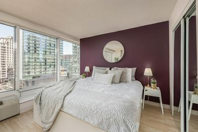 Corner Suite - Yonge & Bloor