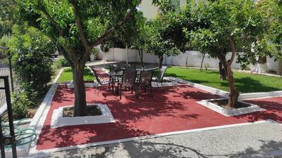 City Apartment w 3 BR Spacious Yard
