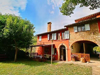 Spacious Villa With Pool in Fabriano Italy