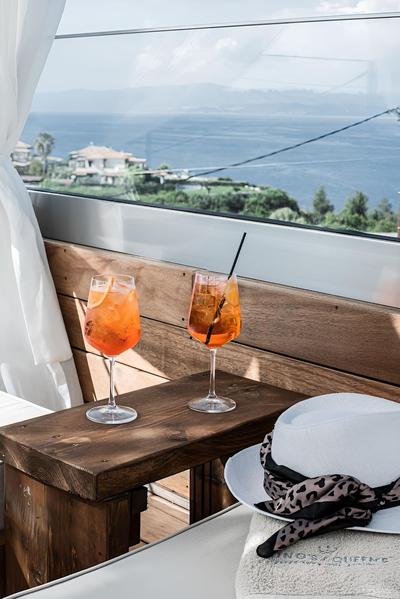 SPACIOUS RENOVATED APARTMENT SLEEPS 12