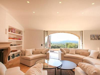 Majestic Holiday Home in Grimaud With Private Pool