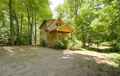 Cozy Whittier Cabin + Yard & Hot Tub, Pets Welcome