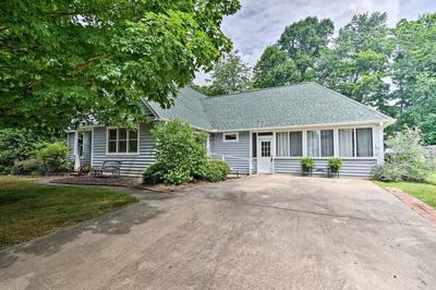 Quiet Black Mountain Home w/ Grill & Fire Pit