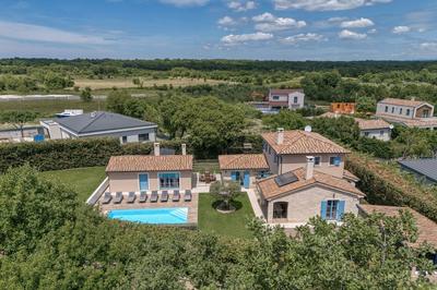 Villa Milo - Mali Vareski With Pool