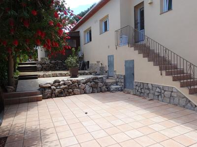 Apartment in Villa Quiet Residential Area Close to all Activities