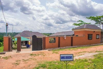 De Royal Hotel and Suites