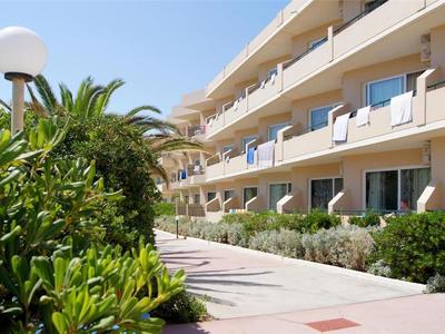 Apartment for 3 People With Swimming Pool Near the Beach