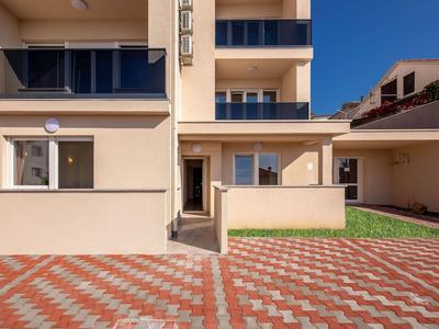 Peaceful Villa in Dramalj with Hot Tub