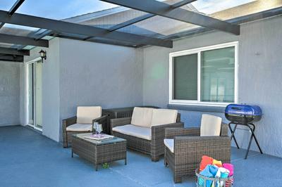 Port Richey Getaway w/ Lanai, Pool & Grill!