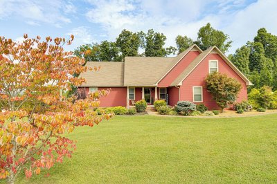 Hot Tub & Scenic Deck! Spacious Cookeville Retreat