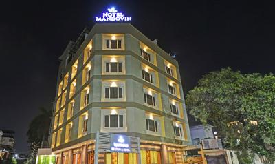 Hotel Mandovin Near Railway Station