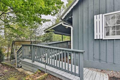 6 Mi to Grandfather Mountain Park: Cottage w/ Deck