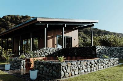 Te Whaanga Retreat & Spa Lodge & Canvastown Luxury Glamping Tents