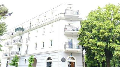 Heritage Haven Luxurious Apartment in City Center