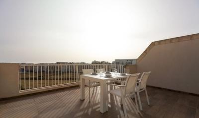 Sunny Penthouse w Terrace and Open Views