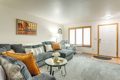 Convenient Townhome 1 Mi to Dtwn Clearfield