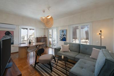 LIV - Artistic Rooftop Apartment in Pagrati
