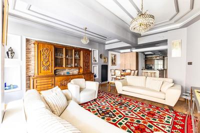 Classic Flat w Balcony 7 min to Capitol Mall