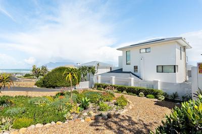 City Apartment By The River