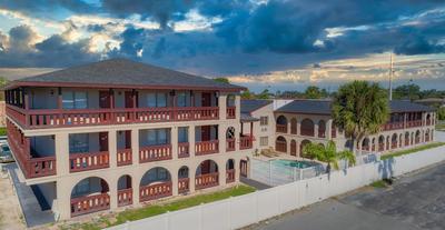 Sevilla Inn - Near Medieval Times