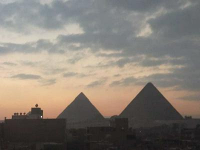 Faran Pyramids View lnn