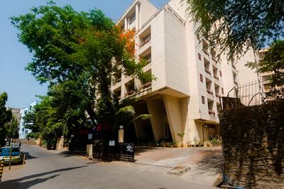 Capital O 40728 Bollywood Design Hotel
