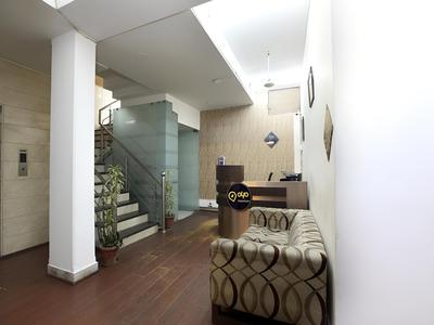 OYO 2216 Hotel Live Inn