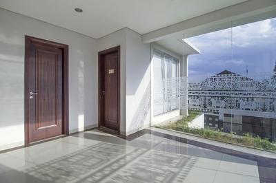 RedDoorz Plus @ Kelapa Dua Kebon Jeruk