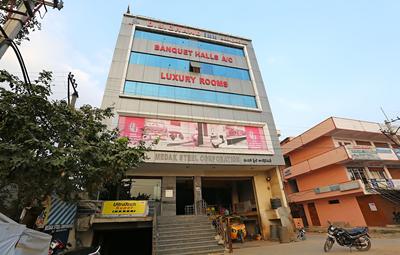 OYO 10188 Hotel DS Grand Inn