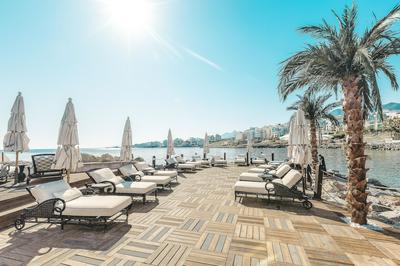 Les Ambassadeurs Hotel & Casino