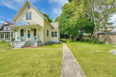 Cozy Manistee Home w/ Grill, Walk to Lake Michigan