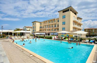 Hotel in Marina di Cecina a few steps from the sea